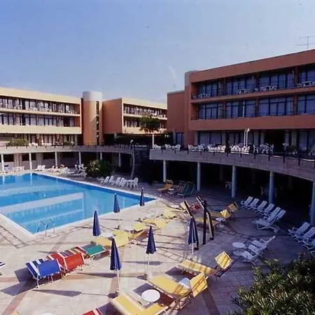 Hotel Residence Holiday Aparthotel 3*