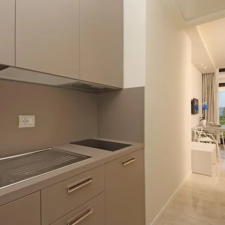 Hotel Residence Holiday Aparthotel 3*