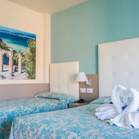 Hotel Residence Holiday Aparthotel 3*